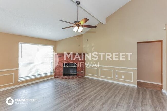Foto del edificio - 1015 Flower Dr, Arlington, TX 76017