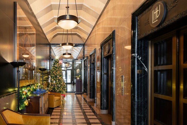 Building Photo - 6253 Hollywood Blvd