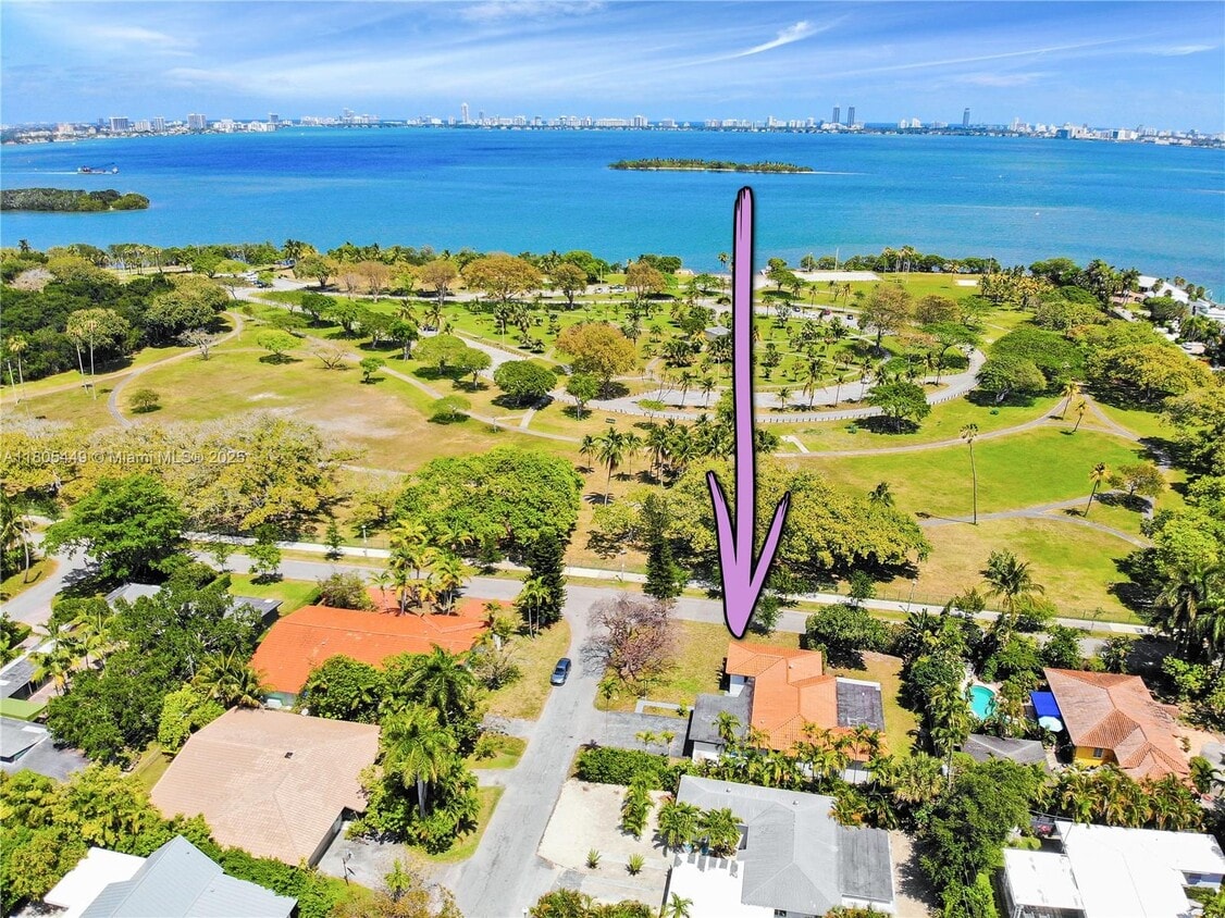 Foto principal - 690 NE 51st St