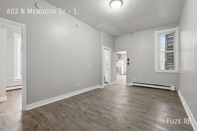 Foto del edificio - 602 N Mendota St