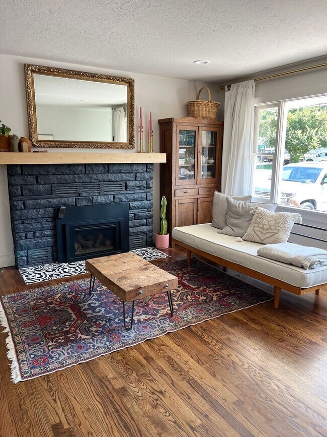Building Photo - 4 bedroom home in the North End neighborho...