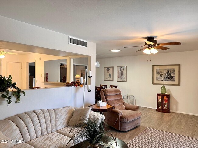 Building Photo - 10431 W Tumblewood Dr