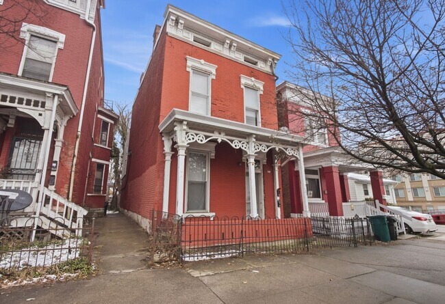 Building Photo - 122 E University Ave
