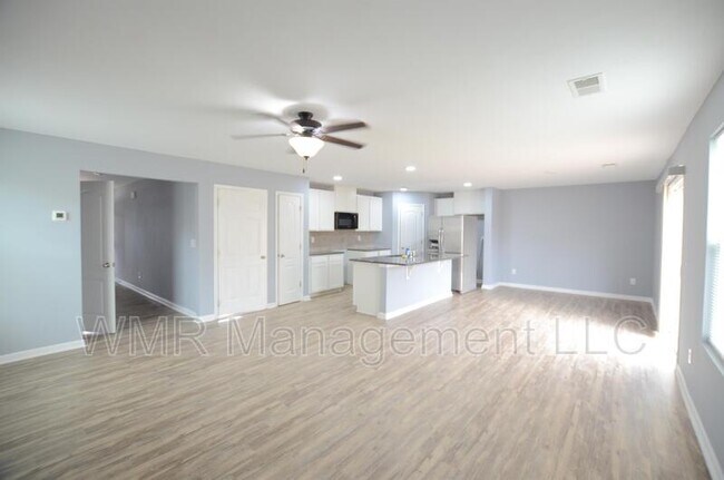 Building Photo - 120 Green Haven Dr