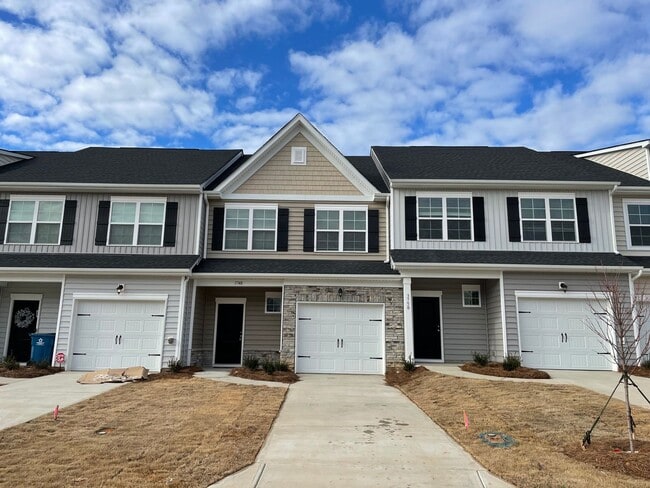 Foto del edificio - Immaculate Three Bedroom Townhouse in Terrell
