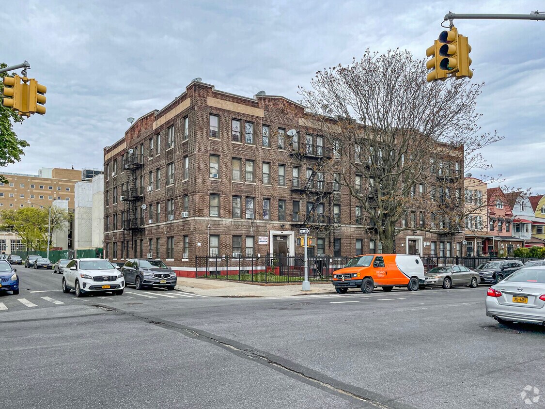 Foto principal - 363 Linden Blvd