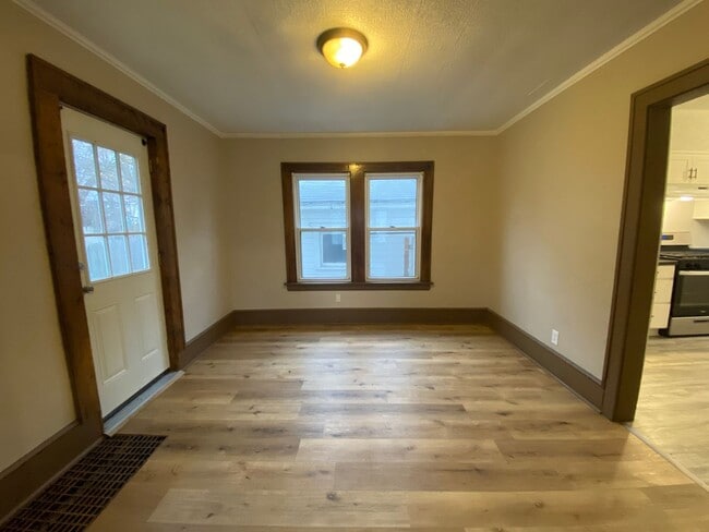 Foto del edificio - Pet-Friendly 3BR Home • Updated Kitchen • Fenced Yard • Garage