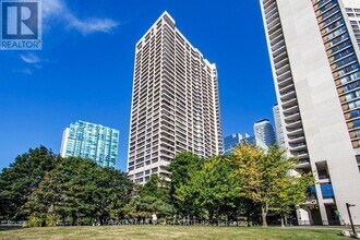 Building Photo - 65 Harbour Square