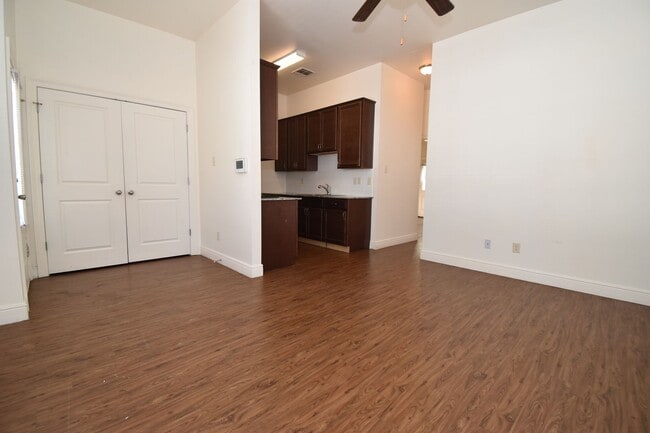 Building Photo - Hidden Oaks Apartments
