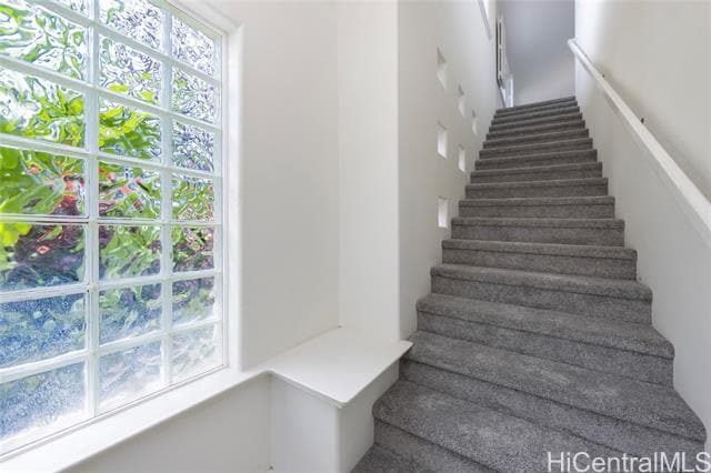 Building Photo - 92-1001-1001 Aliinui Dr