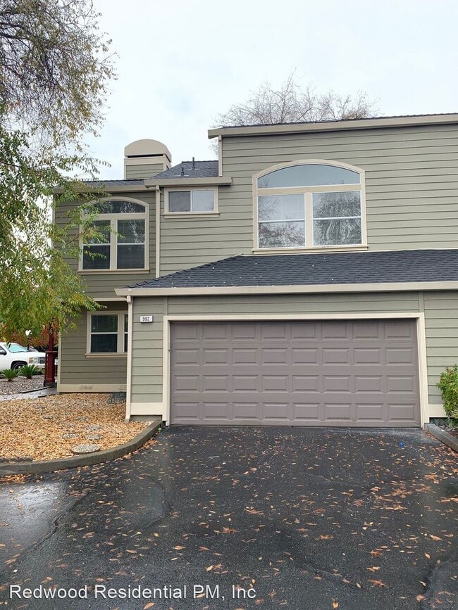 Building Photo - 3 br, 2.5 bath House - 992 Raccoon Lane