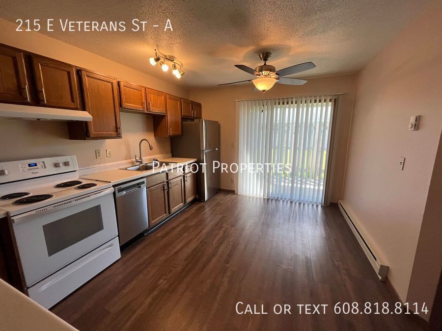 Primary Photo - 215 E Veterans St
