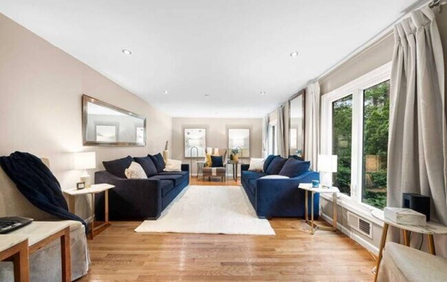 Building Photo - Stunning 4-bd, 2.5 bth property