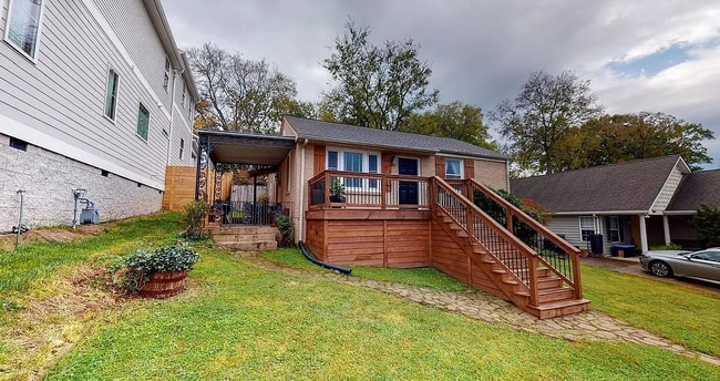 Photo - Available early Jan! 3bd/2bth w/fenced yard Apartment