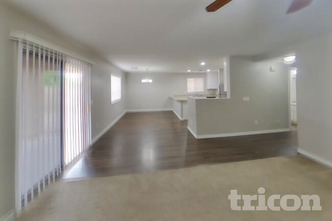 Building Photo - 12922 W Fleetwood Ln