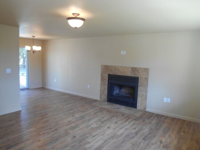 Foto del edificio - South Reno: Three Bedroom Home w/ RV Parking