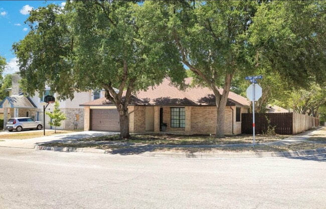 Building Photo - "Charming 4-Bedroom Home with Elegant Gran...