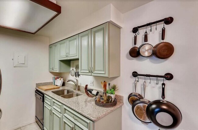 Foto del edificio - 1270 N Marion St