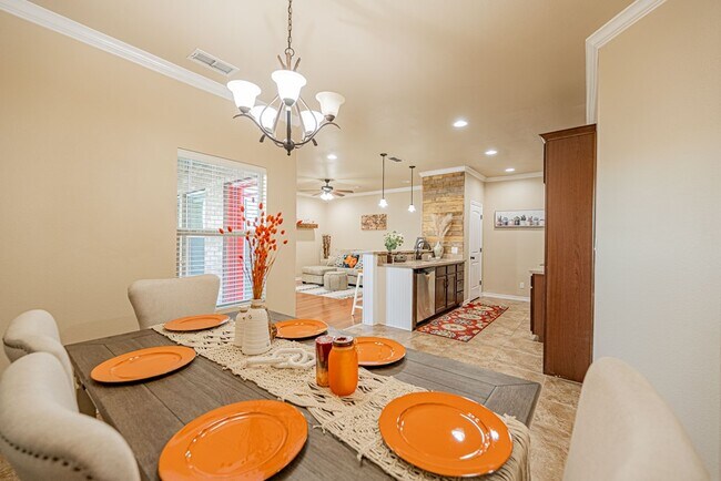 Comer en el comedor y en la cocina - 1201 Old Course Rd