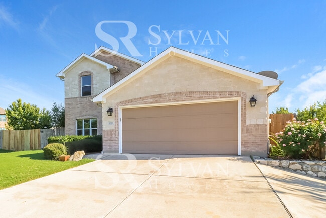 Building Photo - Texas beauty with all the bells and whistles!