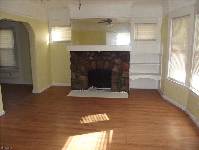 Building Photo - 4309 E 128th St