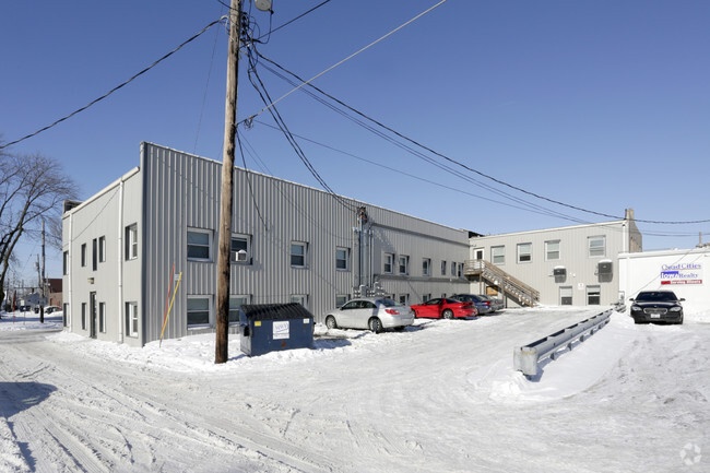 Building Photo - Highland Apartments