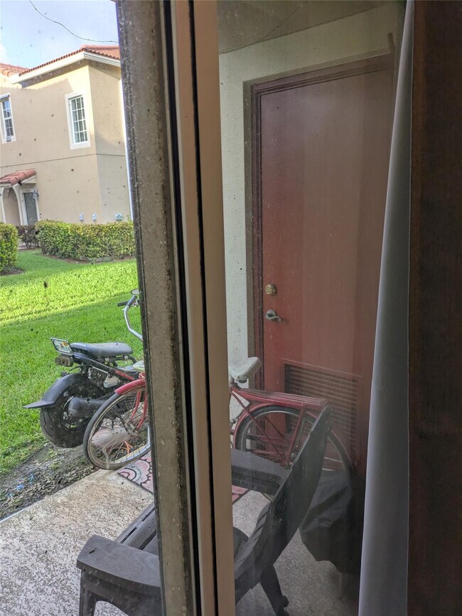 Foto del edificio - 9073 Plymouth Pl