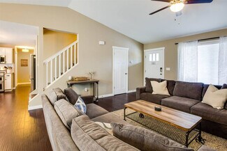 Building Photo - 525 SE Gleneden Place