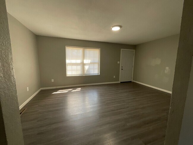 Foto del edificio - Very Nice 3BR/2BA House w/Attached Garage!