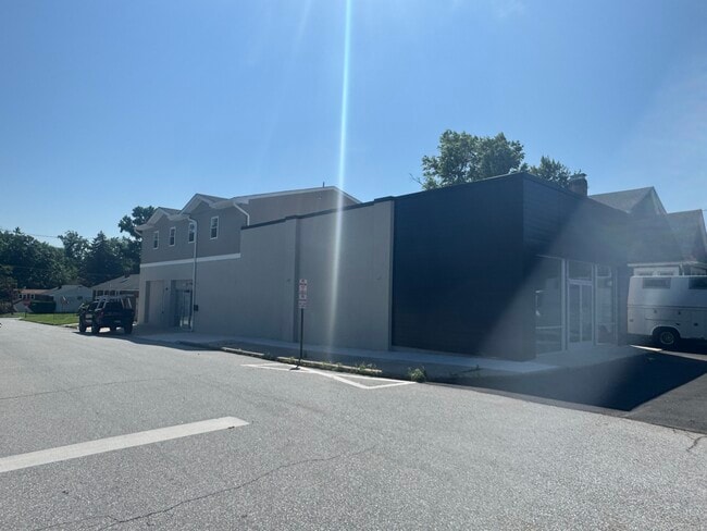 Exterior - 947 N Providence Rd