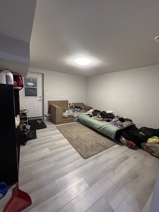 Photo du bâtiment - 1771-1728 28 St NW