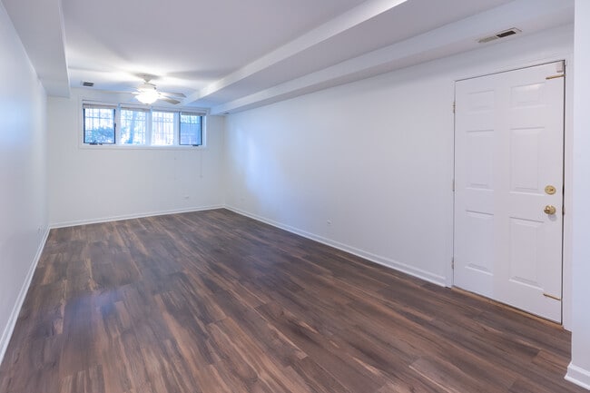 Building Photo - 1064 N Marshfield Ave