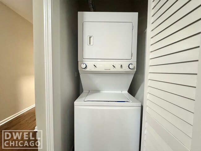 Foto del edificio - 3433 N Elaine Pl