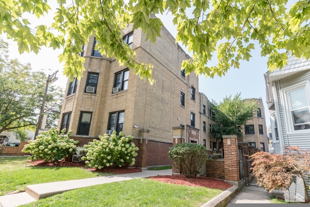 Primary Photo - 4812 N Oakley Ave