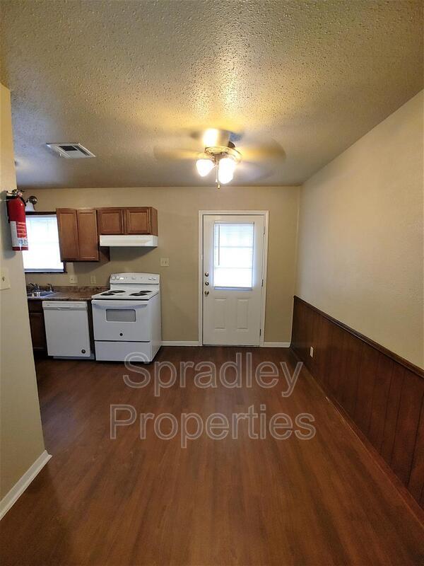 Foto del edificio - 3210 Keller Rd