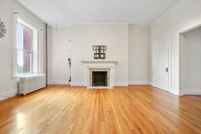 Building Photo - 232 Beacon St