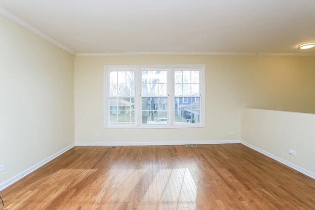 Foto del edificio - 133 Mayfield Dr