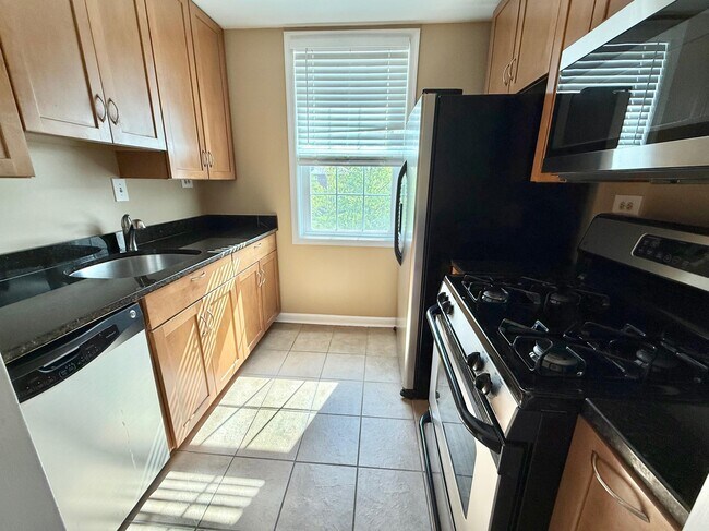 Foto del edificio - 230 N George Mason Dr