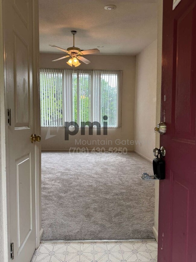 Building Photo - 131 Primrose Dr