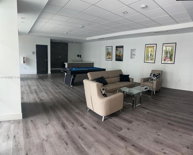 Foto del edificio - 4100 SW 64th Ave