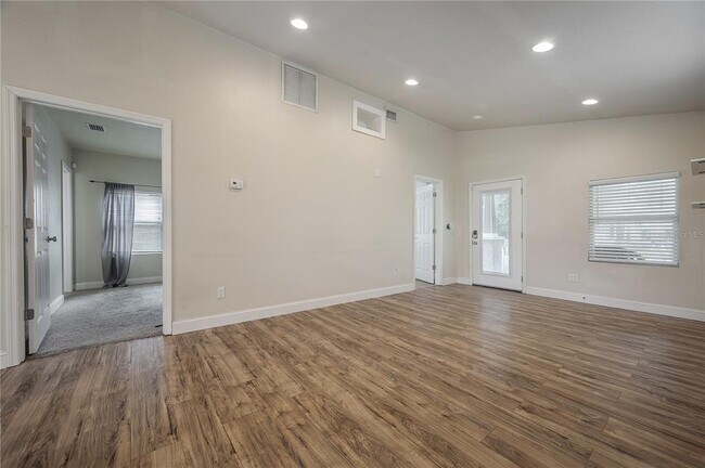 Foto del edificio - 1302 E Louisiana Ave