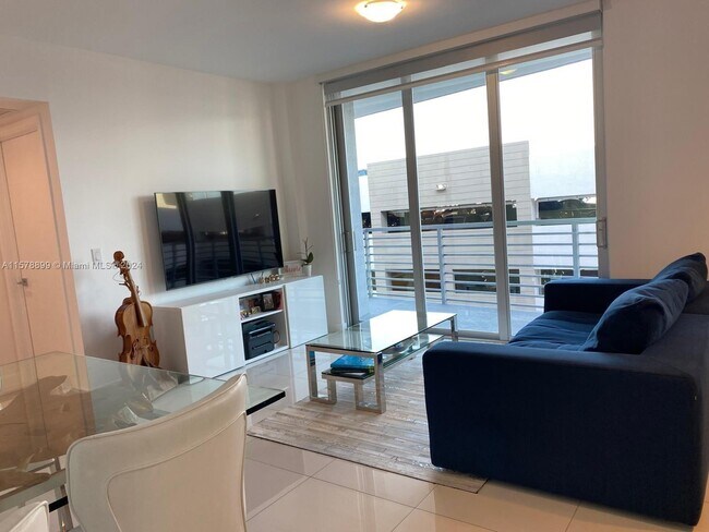 Foto del edificio - 7875 NW 107th Ave