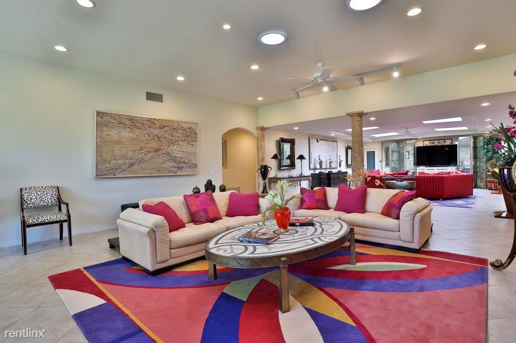 3 br, 3.5 bath Condo - 45735 Pawnee Rd