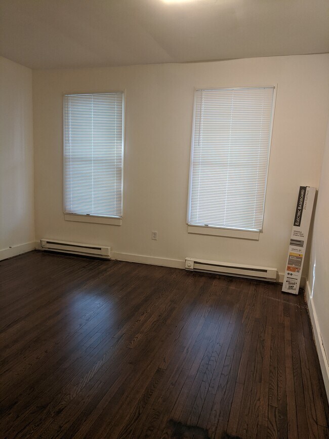 Main Bedroom - 814 Ferry St