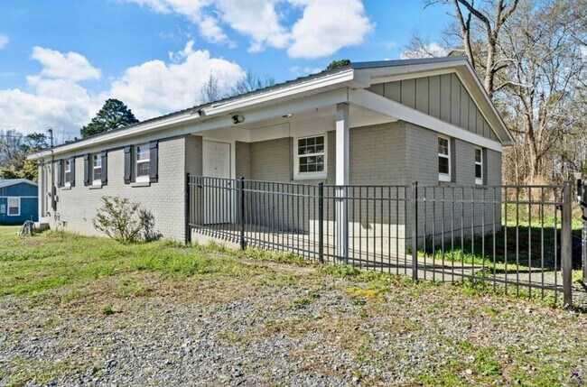 Building Photo - Country Cottage