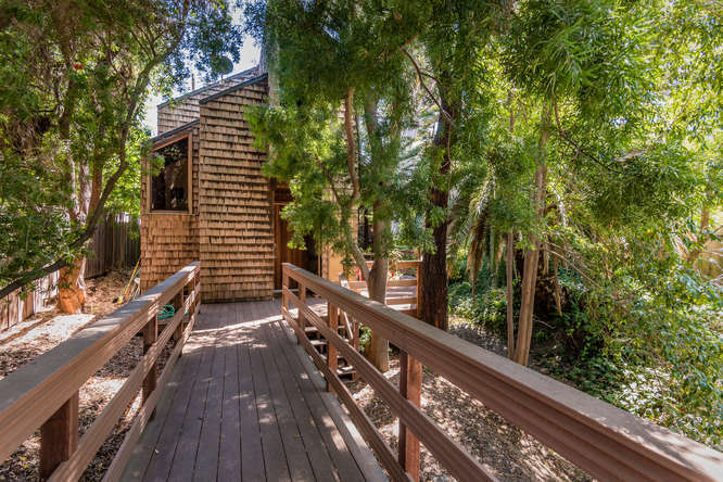 Building Photo - Two Bed Two Full Baths Short Walk to Cal P...