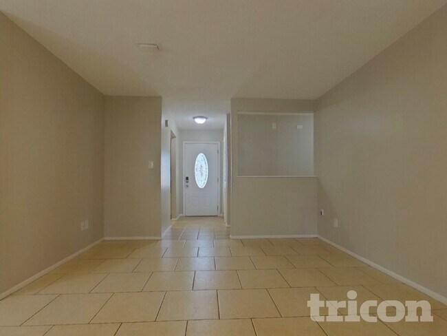 Foto del edificio - 1525 Guinevere Dr