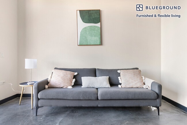 Building Photo - 1647 N Milwaukee Ave