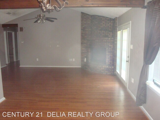 Foto del edificio - 3 br, 2 bath House - 2214 Appaloosa  St.