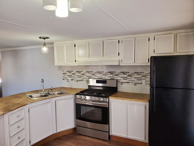 Building Photo - 2 Bedroom Located in Bullhead City
